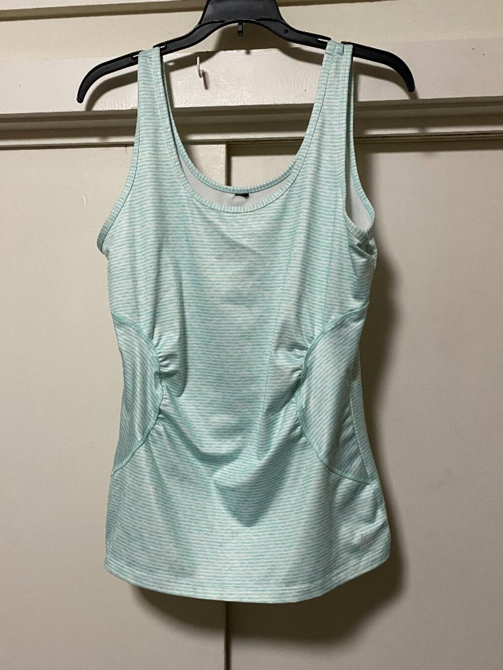 Very pretty, striped, mint, workout top w/ruched sides, size XL